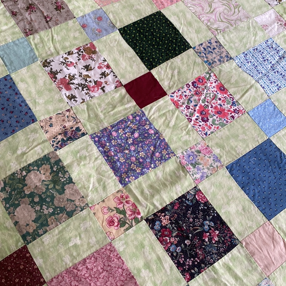 Beautiful light green quilt TOP - hand made - Picture 5 of 10